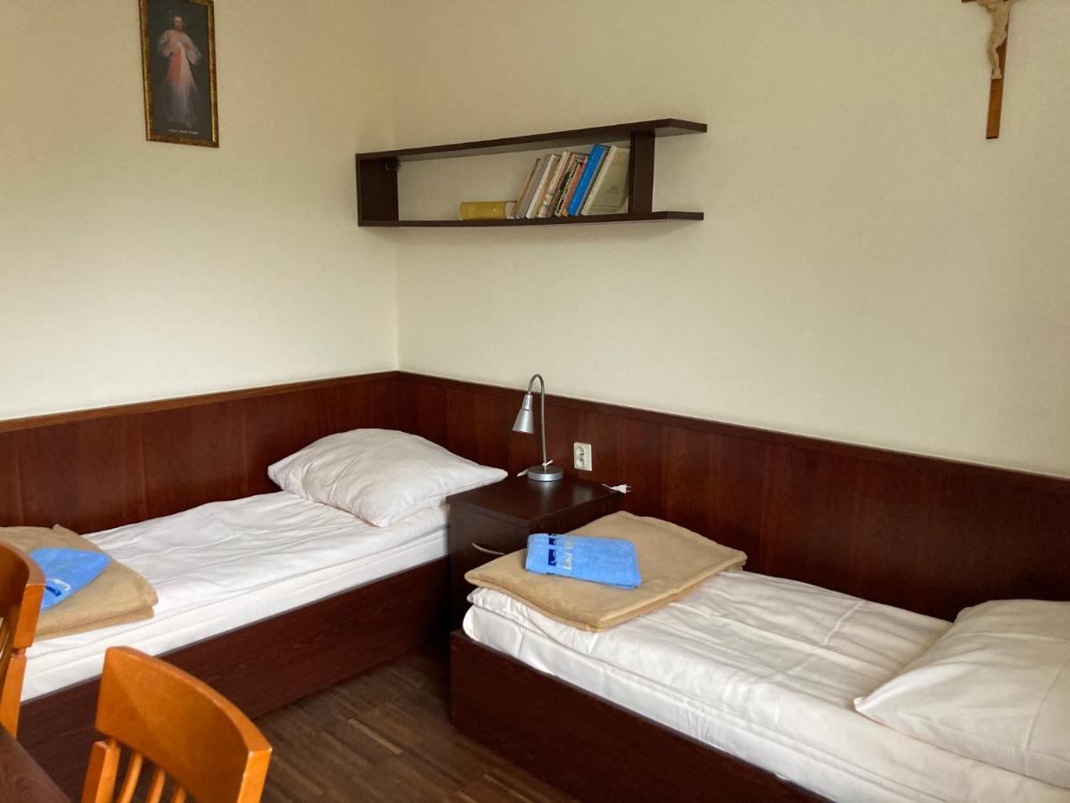 Отель Uroczysko Porszewice - Osrodek Konferencyjno-Rekolekcyjny Пабьянице Экстерьер фото